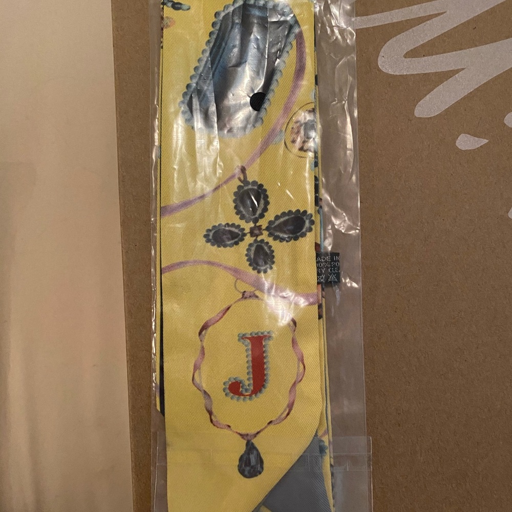 “J” Scarf